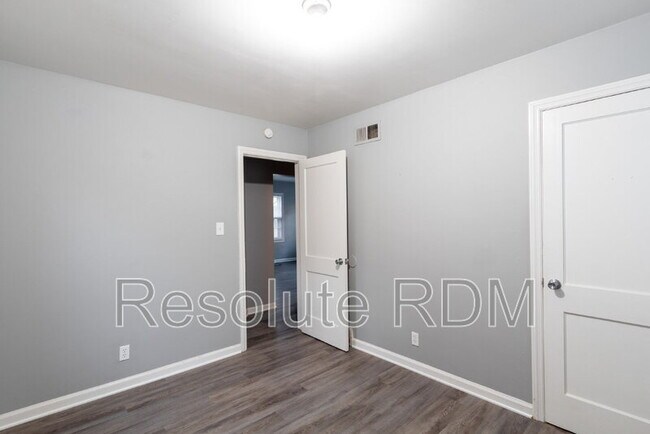 Building Photo - 1128 Sterling St