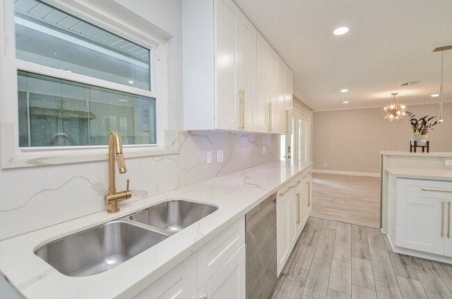 Building Photo - 9606 Highmeadow Dr