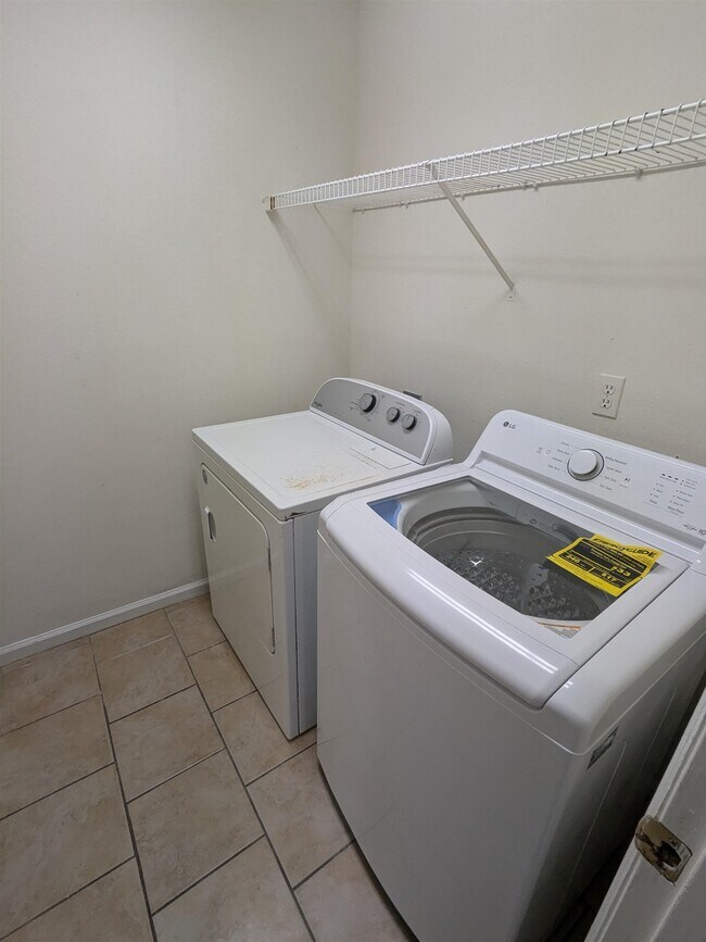 Building Photo - 3100 Dunkeld Ct
