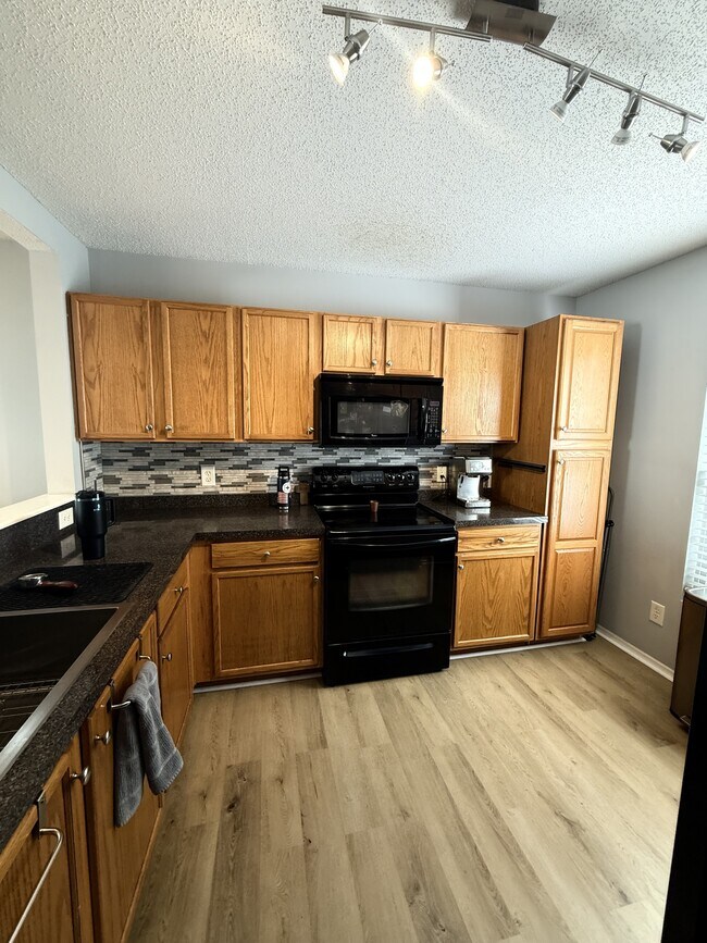 Building Photo - 170 Bellegrove Dr