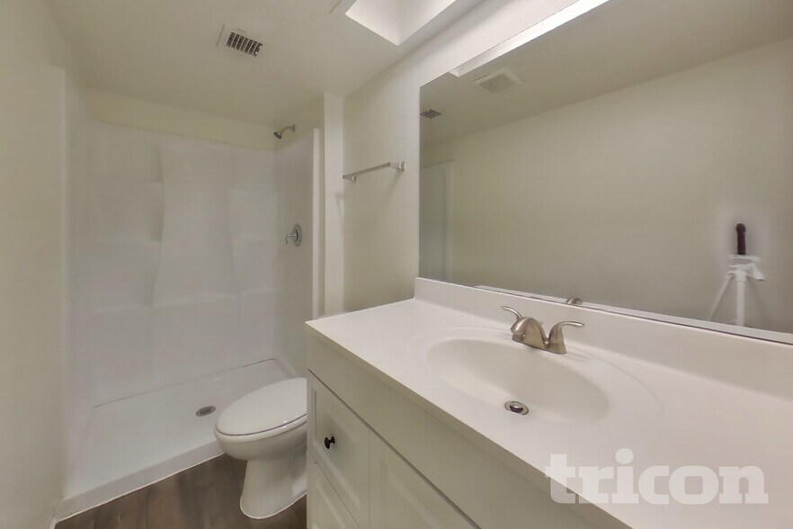 Building Photo - 7805 W Cora Ln