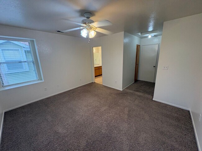 Building Photo - 2 story house in NW Visalia Available Now