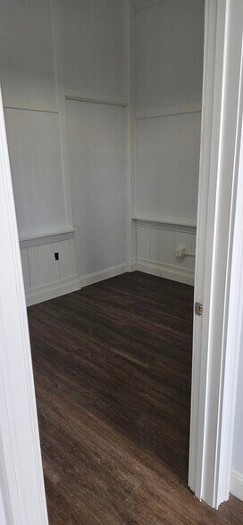 Building Photo - 65 5th Ave