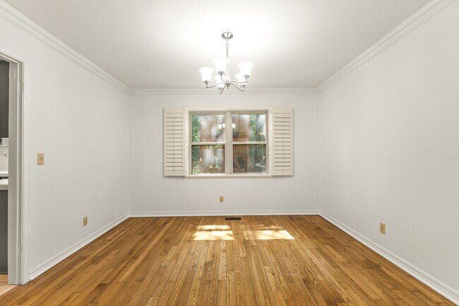 Building Photo - 2825 Inwood Ln