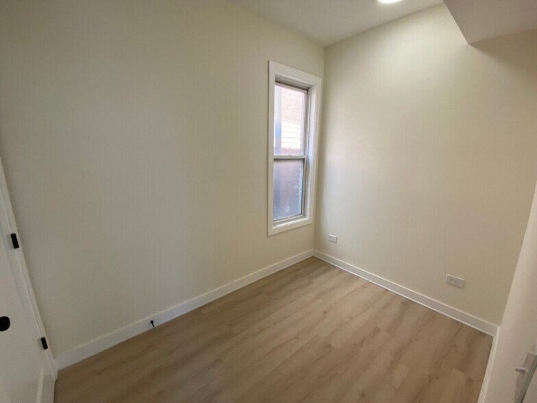 Building Photo - 1322 W Ohio St