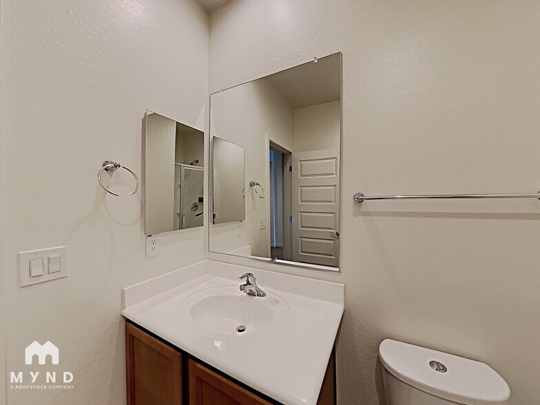 Building Photo - 565 W Tallula Trail