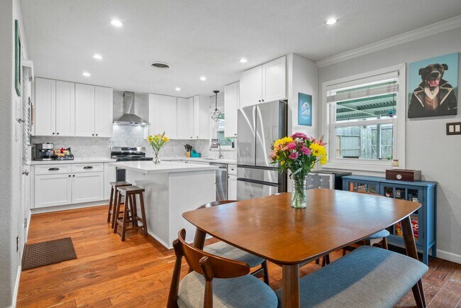 Building Photo - 2407 Willowby Dr