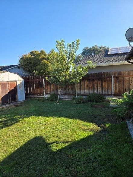 Building Photo - 1934 Blue Spruce Dr