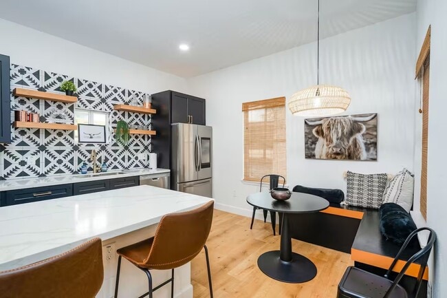 Building Photo - 502 Dark St