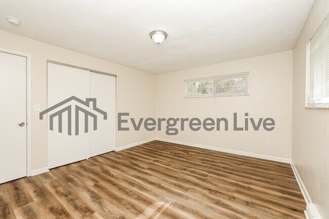 Building Photo - 120 Hilltop Dr