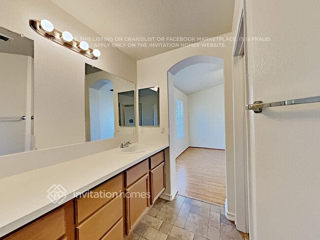 Building Photo - 28522 Silverking Trail