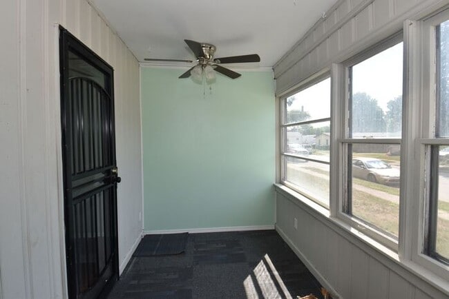 Building Photo - Mishawaka- near Bethel University, shoppin...