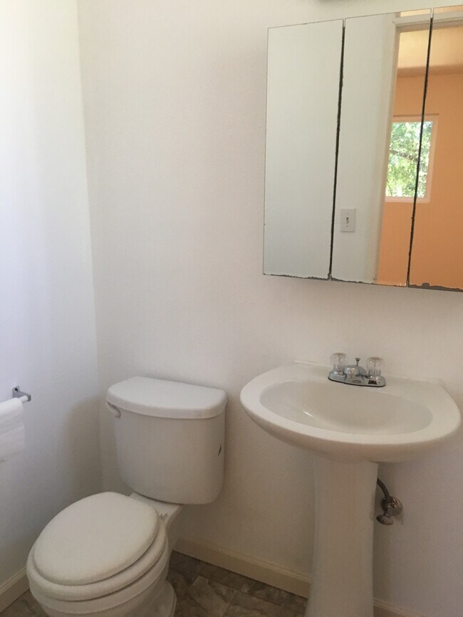 Building Photo - 2576 Mohawk Ct