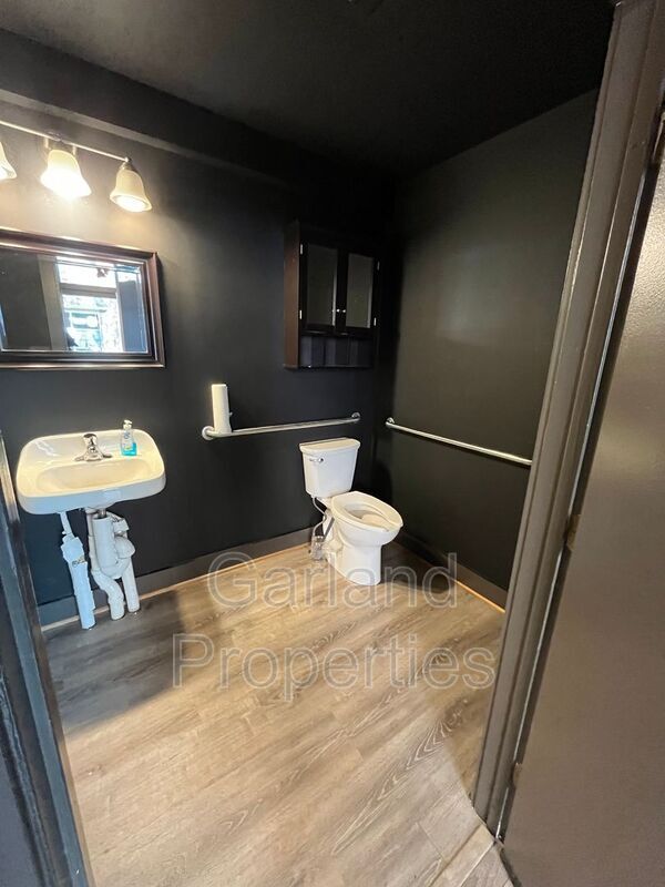 Building Photo - 110 Campbell Ave SE