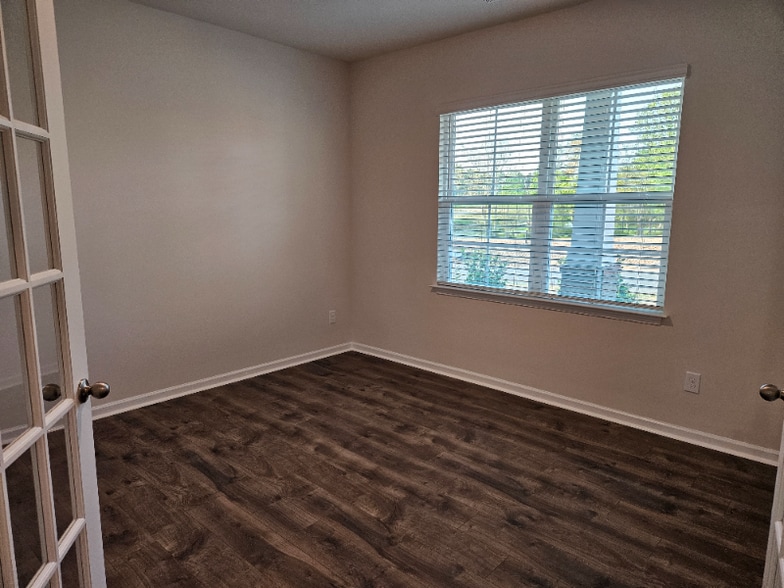 Building Photo - 186 Falcon Ln