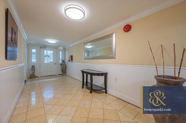 Building Photo - 520 Natoma St