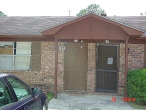 Building Photo - 991 Live Oak Dr
