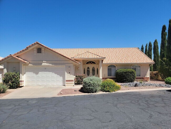 Building Photo - 4 Bedroom Home with Scenic Views