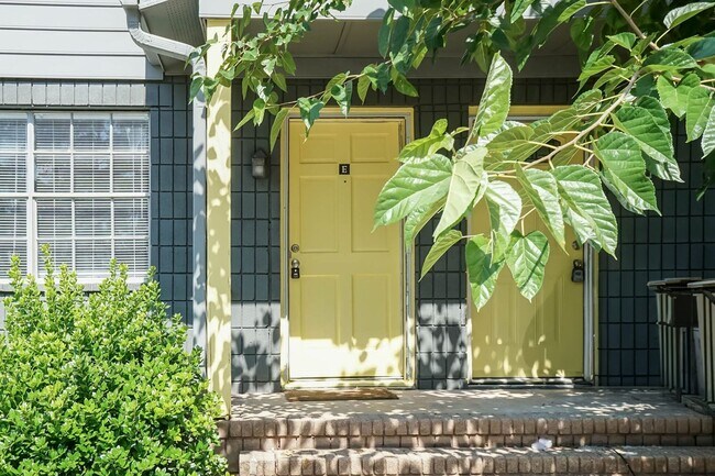 Building Photo - 209 Johnson St