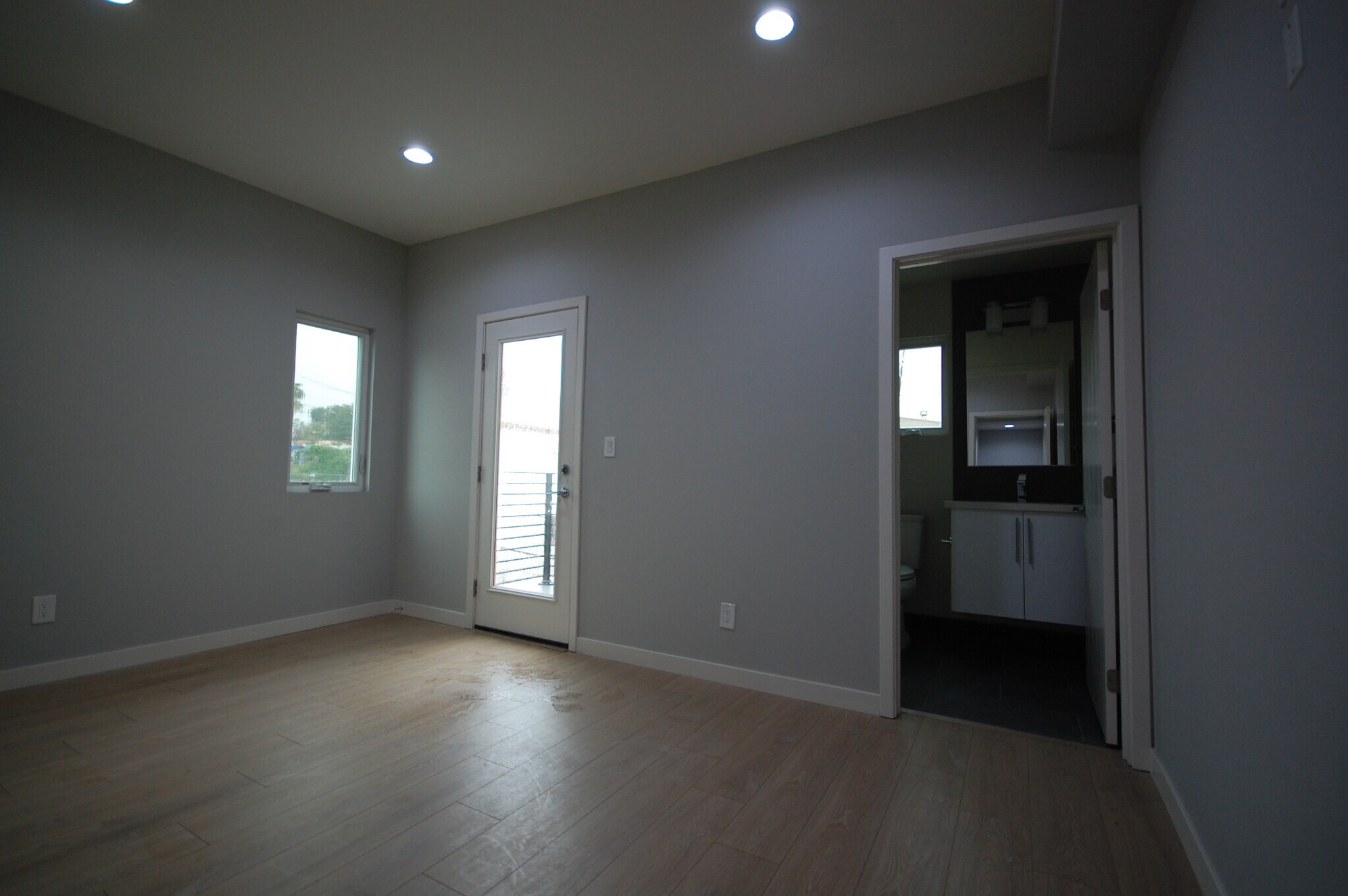 BEDROON / BALCONY/ BATH - 648 1/2 N Serrano Ave