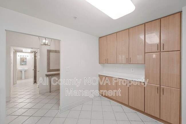 Building Photo - 11776 Stratford House Pl