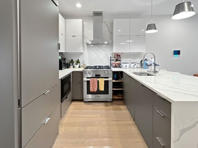 Building Photo - 56 Robey St