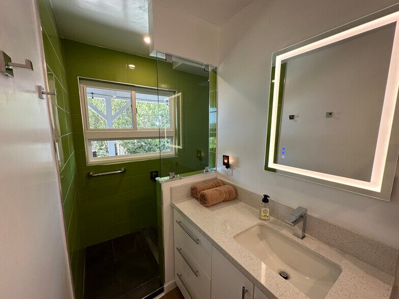 Building Photo - 4298 Avon Dr