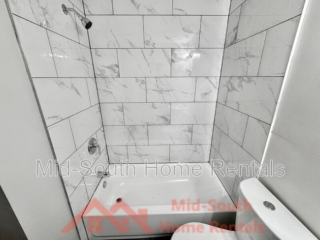 Building Photo - 1811 Castalia St