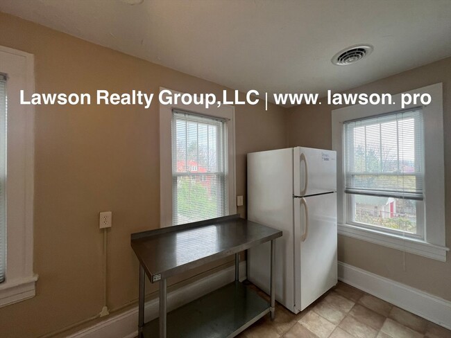 Building Photo - 1733 Maiden Ln SW