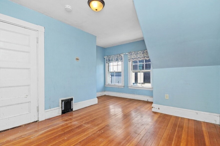 Building Photo - 21 Bentley St