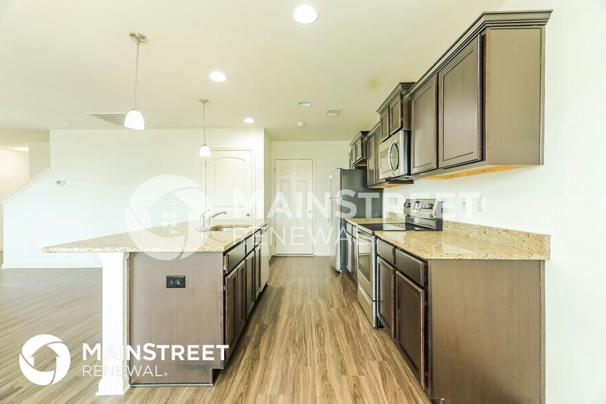 Building Photo - 940 Hawthorn Ln