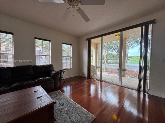 Building Photo - 2557 Centergate Dr