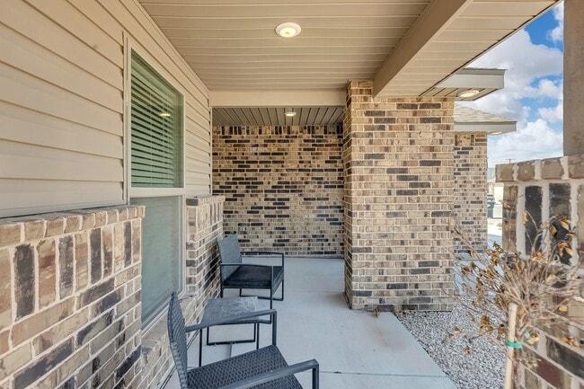 Building Photo - 460 Staghorn Dr