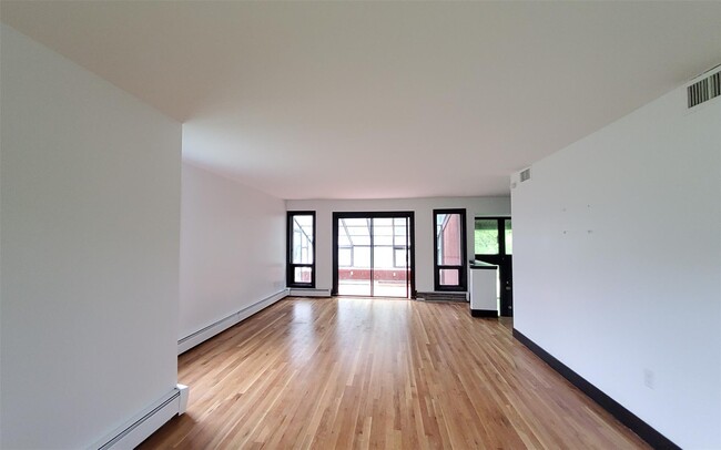 Building Photo - 40 Felter Hill Rd