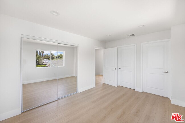 Building Photo - 11140 Gaviota Ave