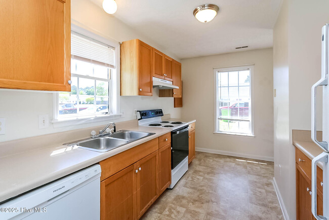 Building Photo - 105 Verona Dr
