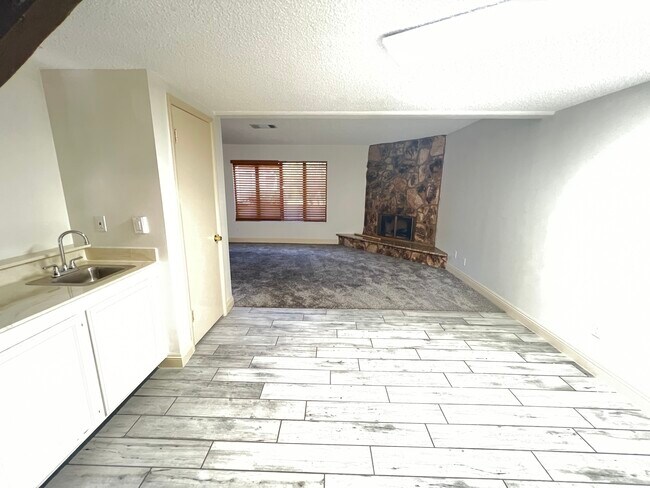 Building Photo - 4576 Kenmare Way