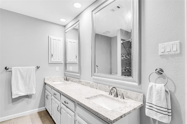 Building Photo - 2600 Summertree Dr