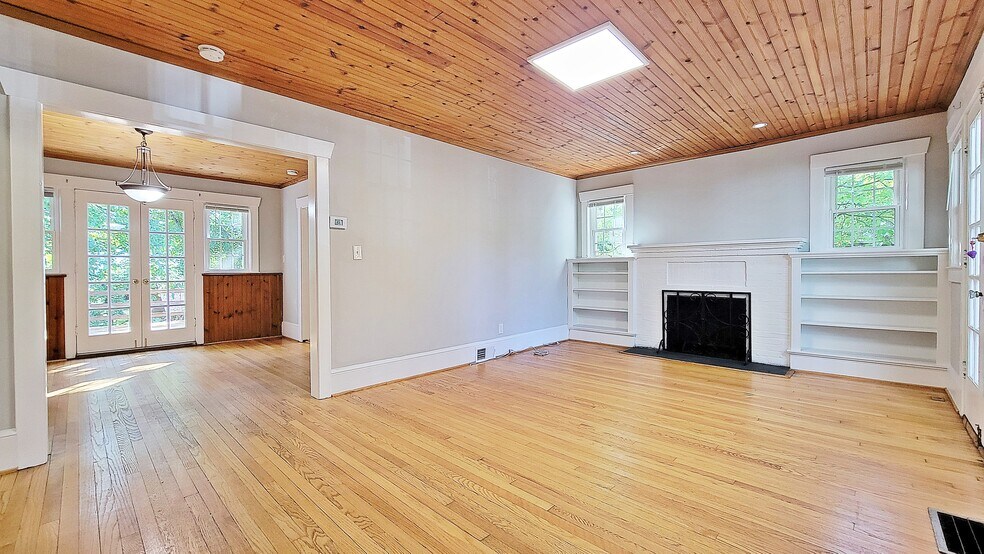 Building Photo - 2619 S Joyce St