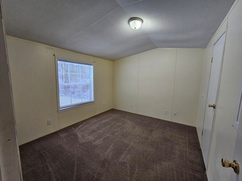 Building Photo - 16 Noble Ln