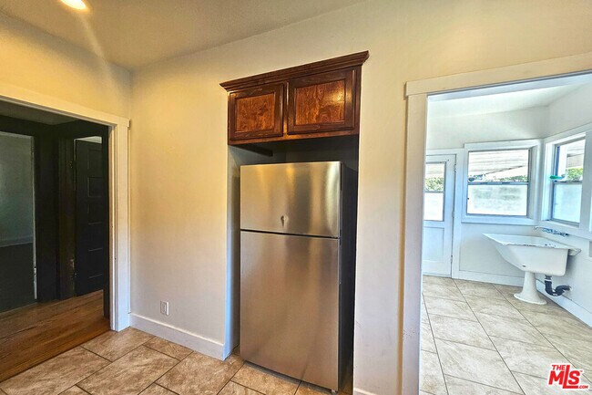 Building Photo - 648 Heliotrope Dr