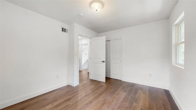 Building Photo - 706 Longacre Ave