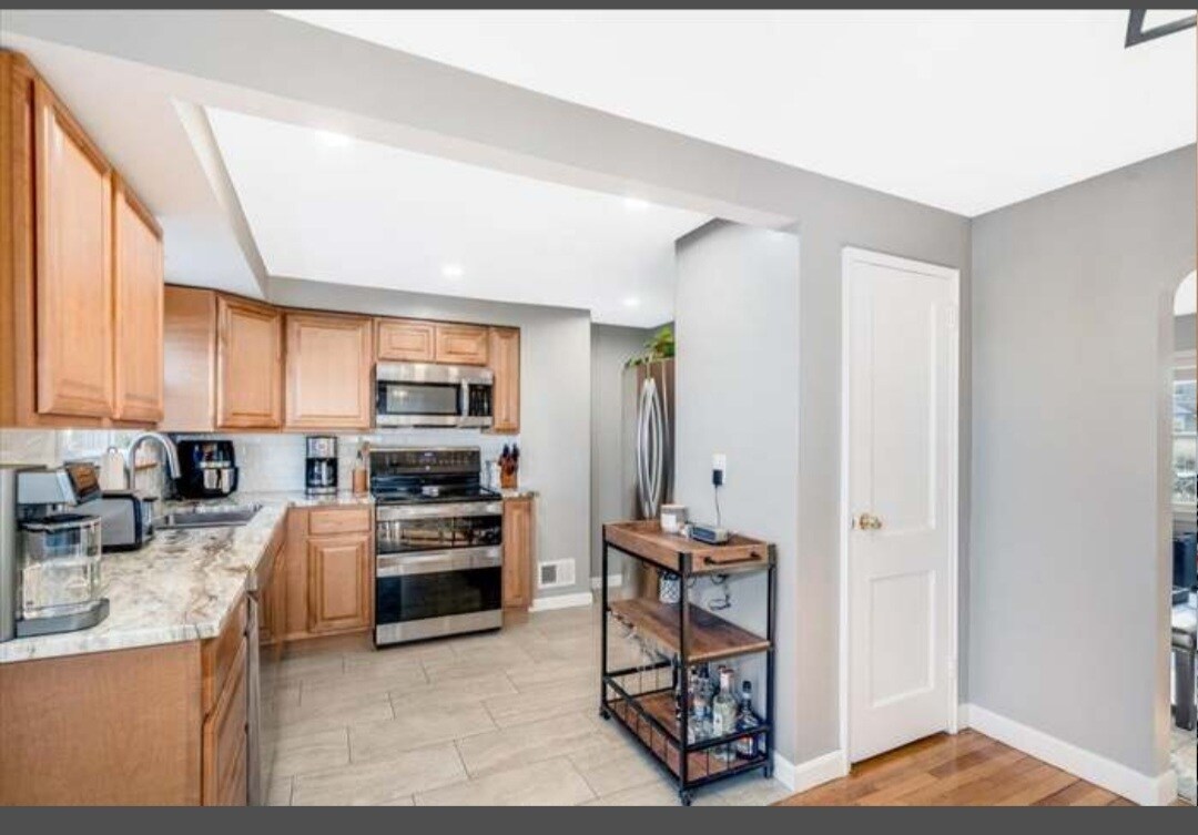 Building Photo - 90 Harold St