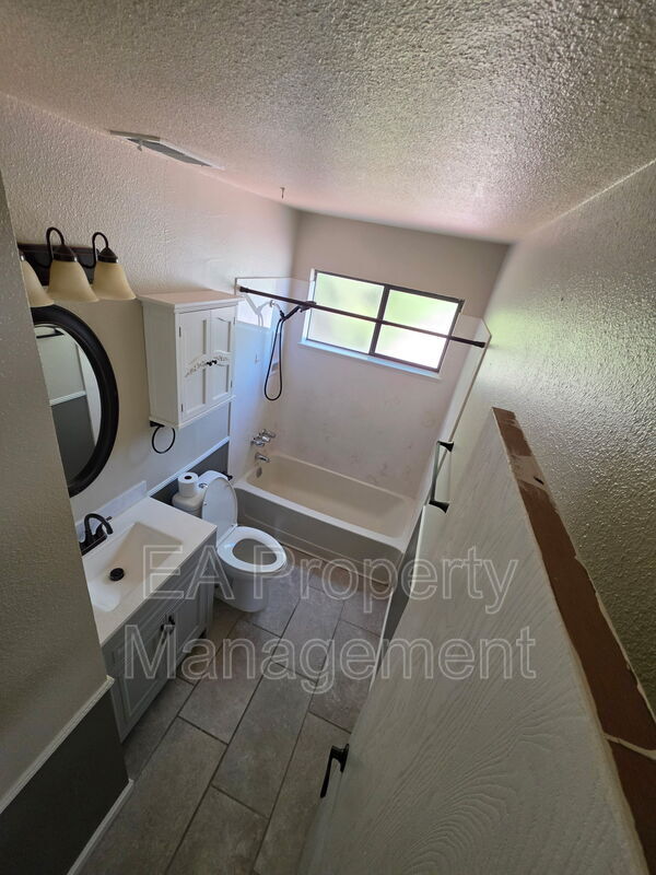 Building Photo - 4819 Platinum Loop NE