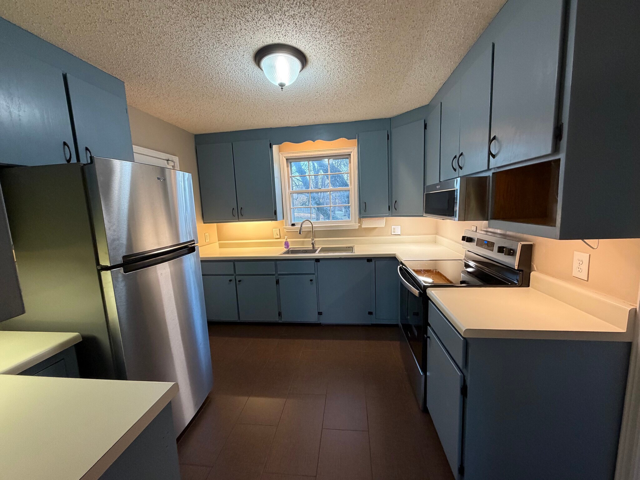 Building Photo - 2313 Ingleside Dr