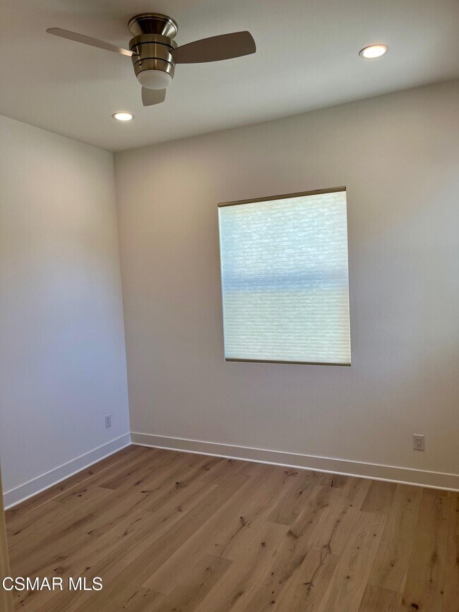 Building Photo - 779 Edward Scholle Dr