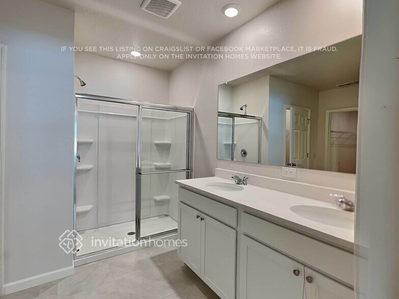 Building Photo - 1375 Valencia St SE