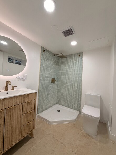 Building Photo - 160 Clairmont Terrace