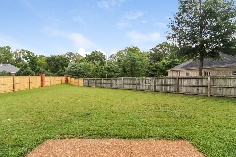 Building Photo - 8280 Dexter Ridge Cove E