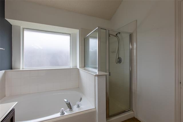 Building Photo - 3713 Pinetree Dr